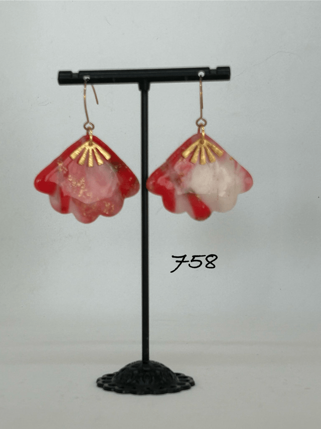 🌈Boucles d’oreilles pétales rouges – pâte polymère & touches dorées - Réf. 758