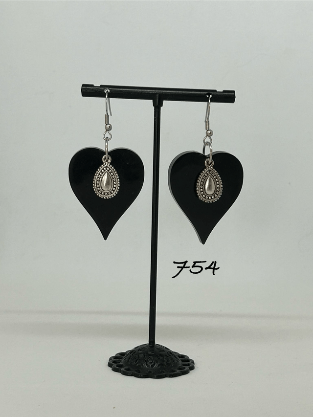 🖤Boucles d’oreilles en résine noire avec breloques argentées – Réf. 754