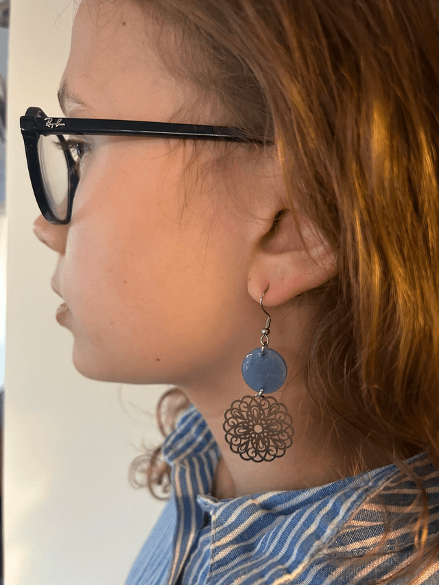 💙Boucles d’Oreilles Argentées & Résine Bleue – Réf. 400