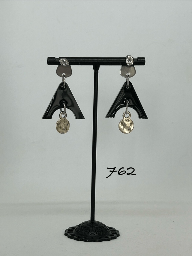 🖤Boucles d’oreilles graphiques – résine noire & breloque argentée - Réf. 762