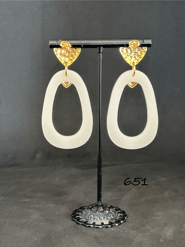 🤍Boucles d'oreilles dorées et résine beige - Réf. 651