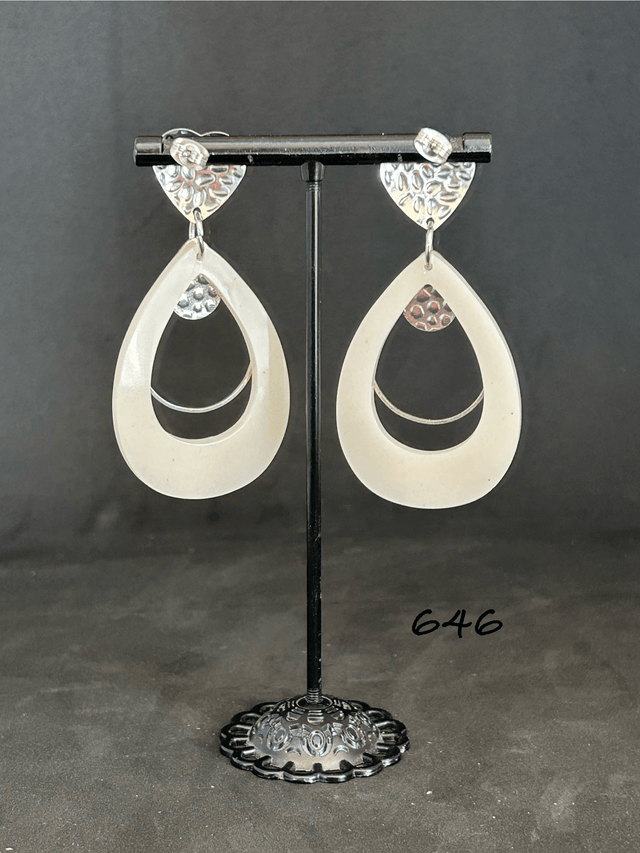 🤍Boucles d'Oreilles Argentées et Résine Beige - Réf. 646
