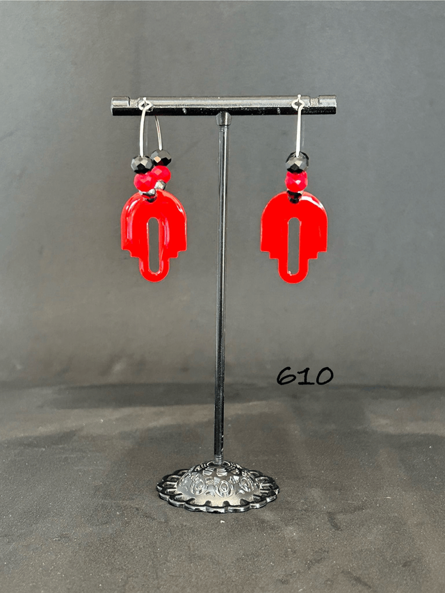 ❤️Créoles argentées, résine époxy rouge et perles n°610