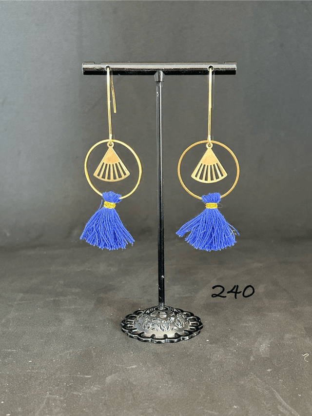 💙Boucles d’oreilles dorées & pompon bleu - Réf. 240
