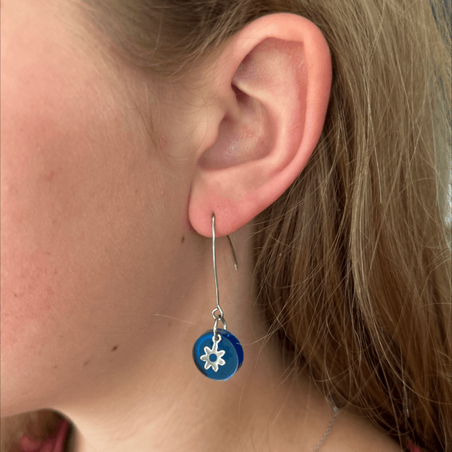 💙 Boucles d'Oreilles Bleues Pop & Petite Fleur – Réf. 676