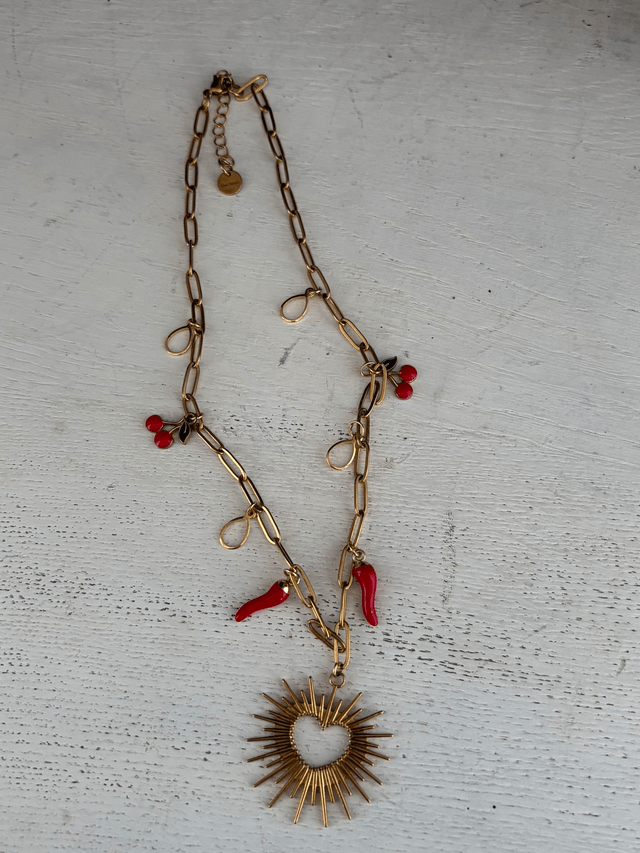 🌟 Collier "Soleil Sacré & Charms Rouges" - Fait main