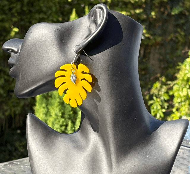 💛Boucles d’oreilles Feuille Monstera – Jaune Soleil 