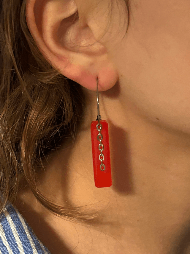 ❤️Créoles argentées avec résine rouge – Réf. 424