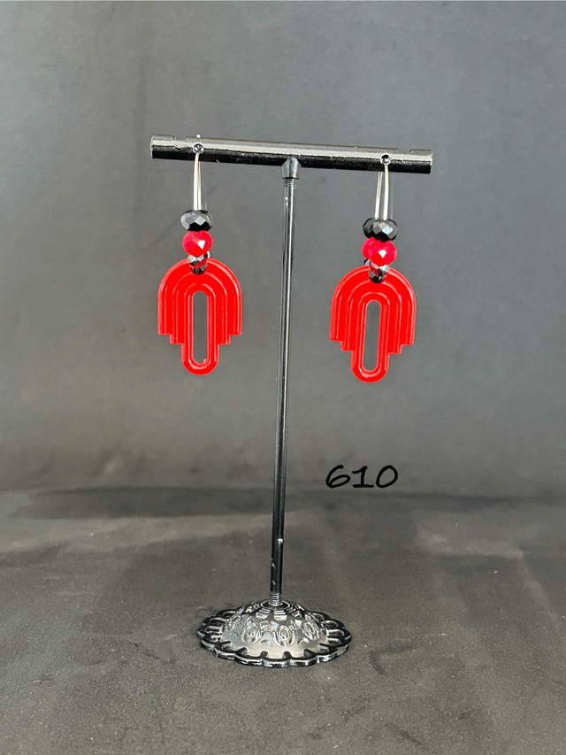 ❤️Créoles argentées, résine époxy rouge et perles n°610