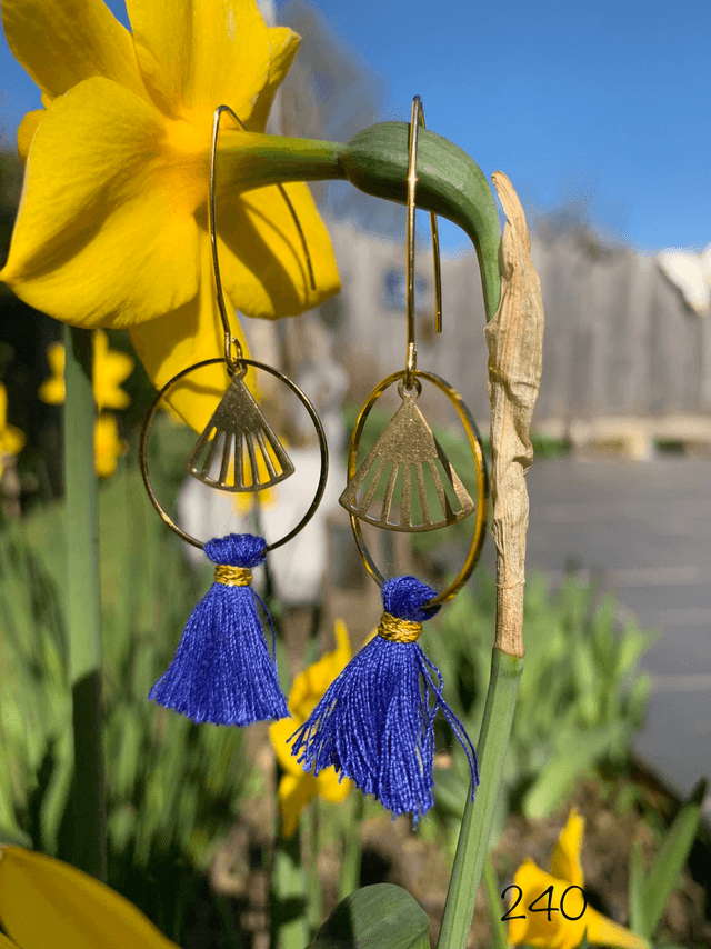 💙Boucles d’oreilles dorées &amp; pompon bleu - Réf. 240